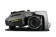 robot koszący w stacji ładowania